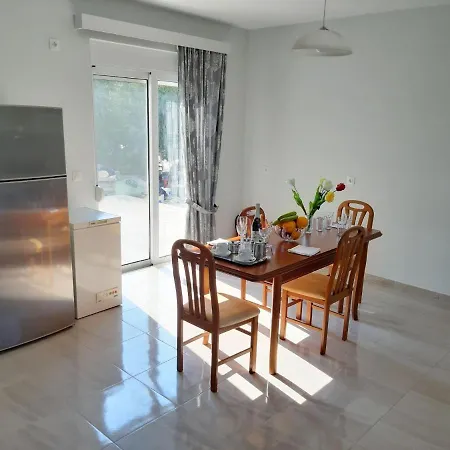 Katerina In 别墅 吉奥塔略